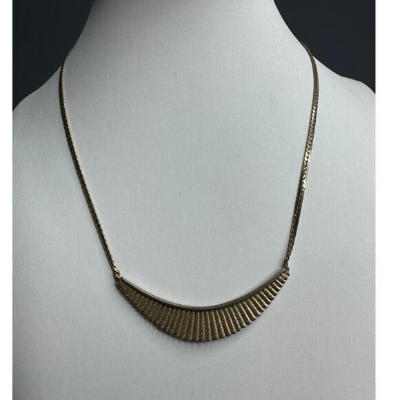 Vintage 1984 Avon Pleated Crescent Necklace 1984 Avon Pleated Crescent Necklace - Picture 1 of 5